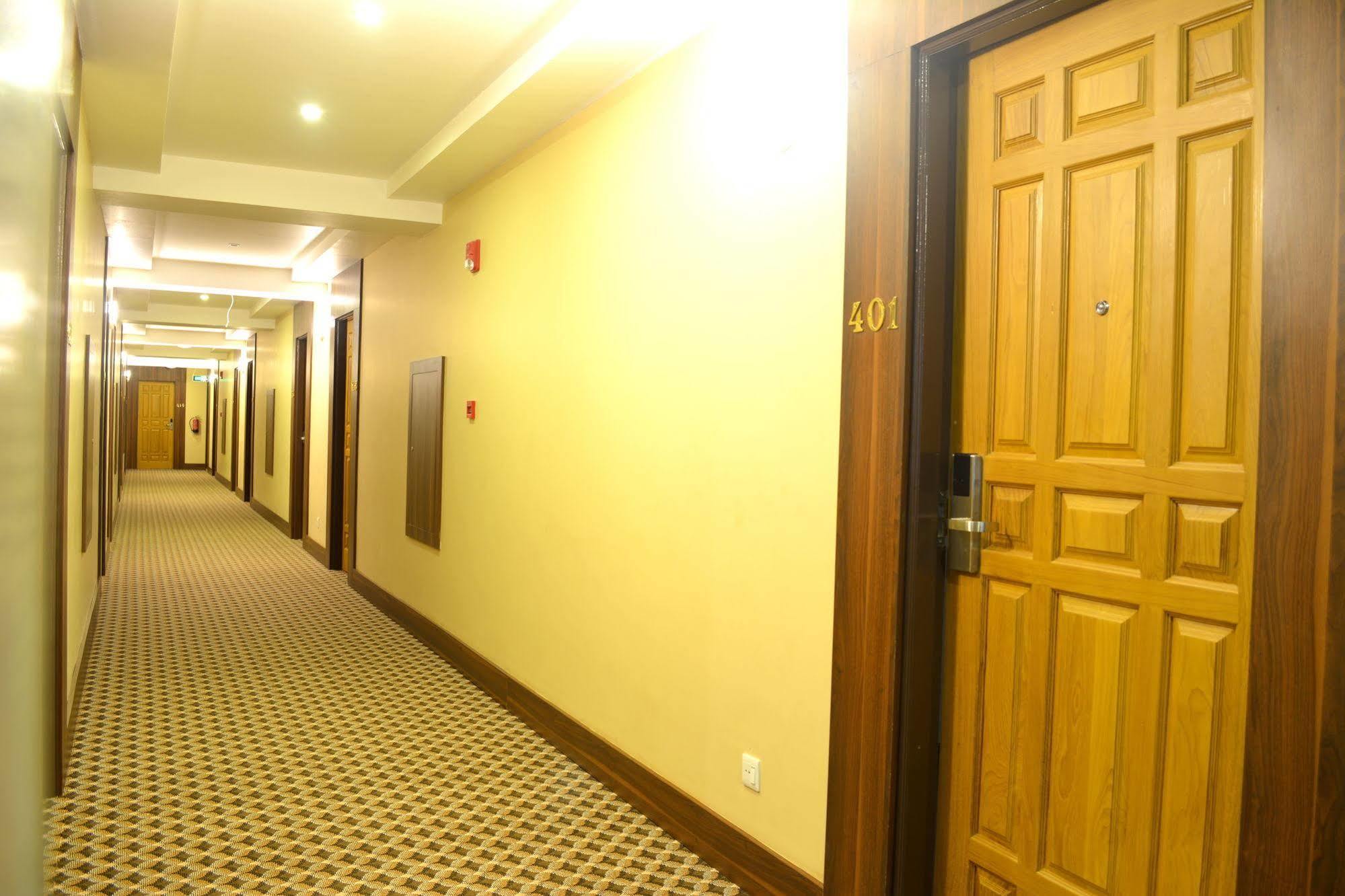 Silver Green Hotel Yangon Exterior photo